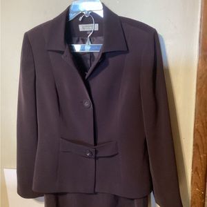 Women’s Tahari 2 piece Skirt Suit Deep Purple Size 12